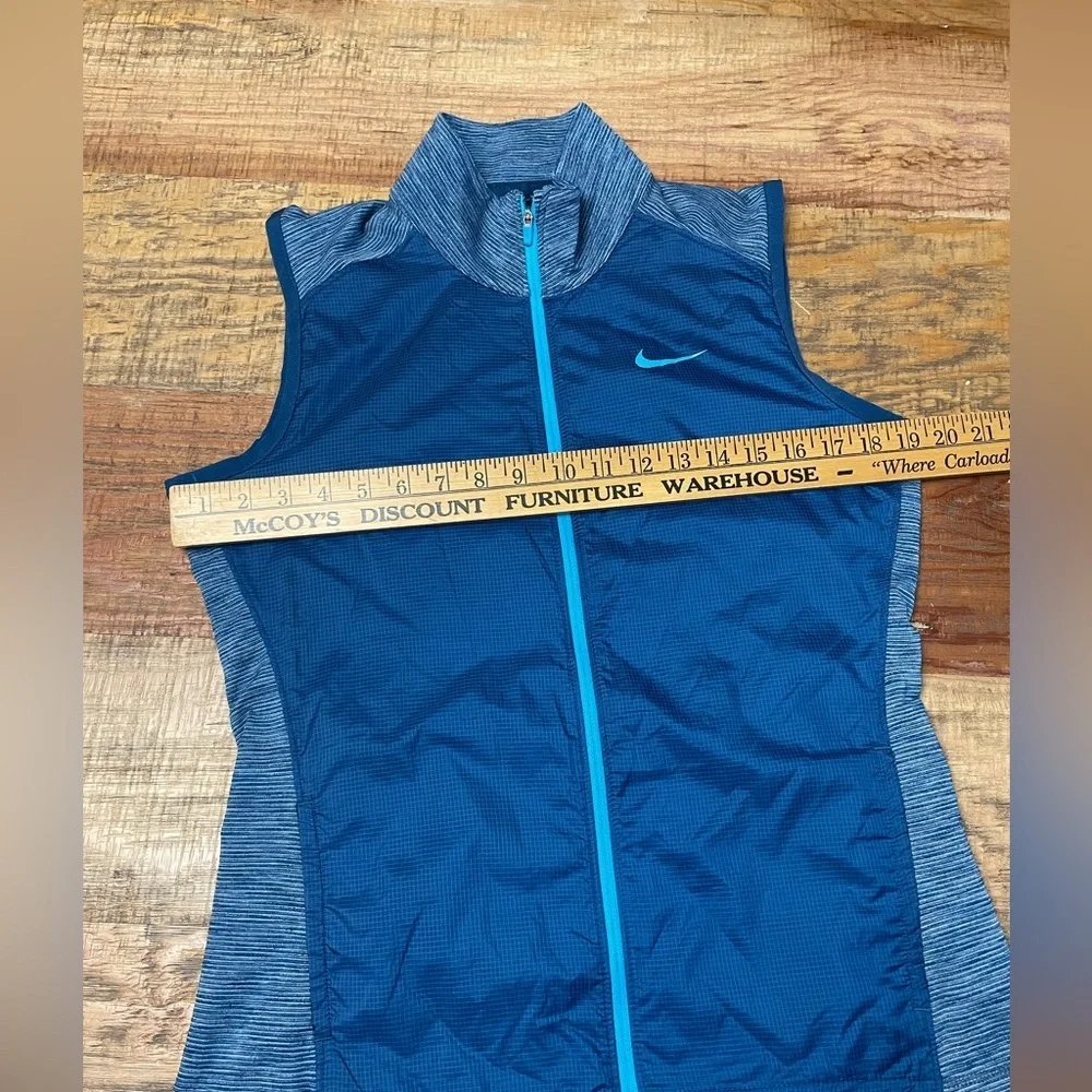 Nike women’s size medium Hyperlift Tour Performance Blue Vest